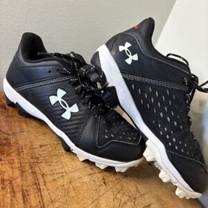 Under Armour Leadoff Black White Baseball Cleats Youth 4 good preworn condition